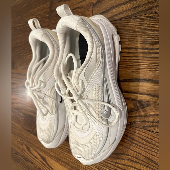 Nike Air Max Bliss DH5128-101 Women's Sneakers White Size 8.5 - Picture 1 of 3